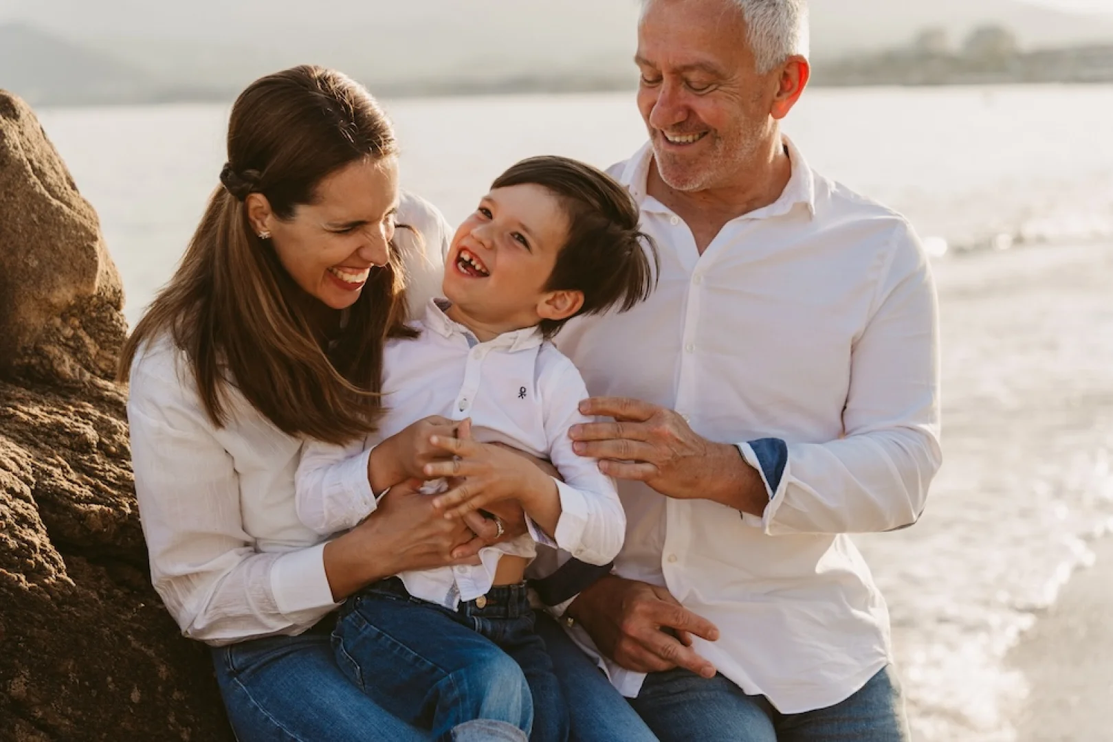 Shooting famille sur la plage de Cannes