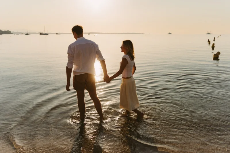 Séance couple à Cannes au lever du soleil