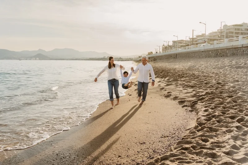 Shooting famille sur la plage de Cannes