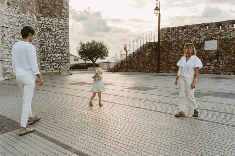 Séance famille au Suquet à Cannes