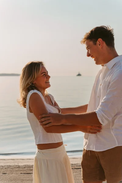 Séance couple à Cannes au lever du soleil
