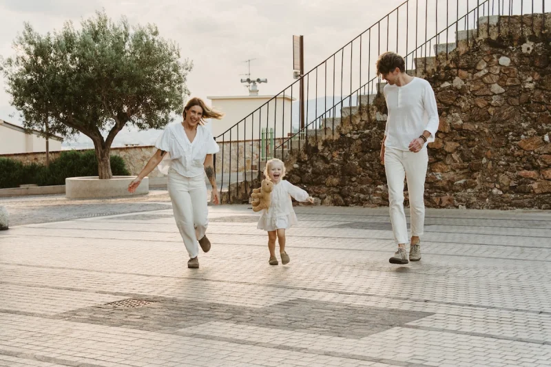 Séance famille au Suquet à Cannes