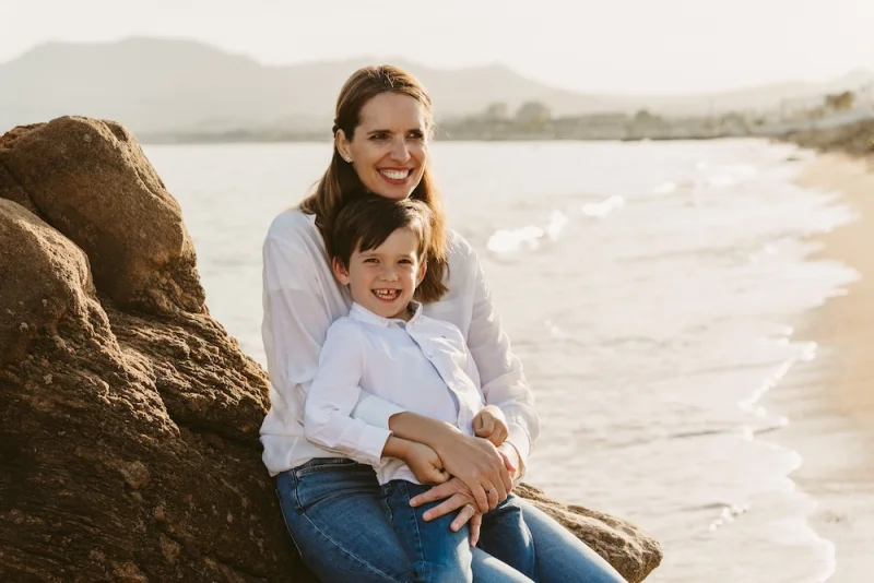 Shooting famille sur la plage de Cannes