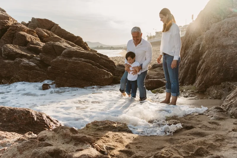 Shooting famille sur la plage de Cannes