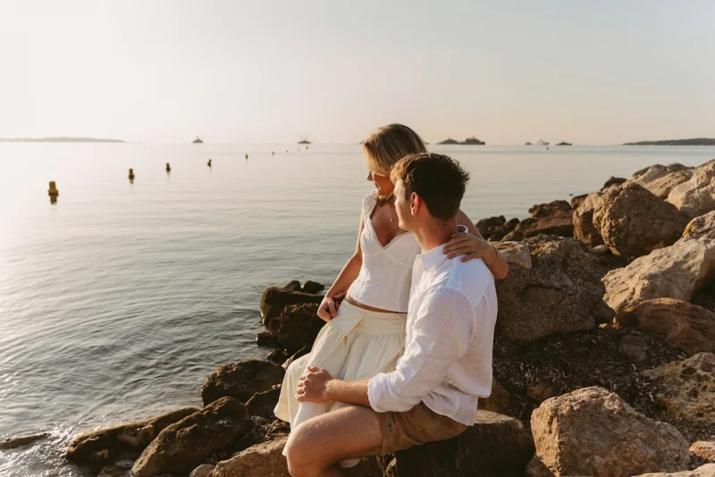 Séance couple à Cannes au lever du soleil