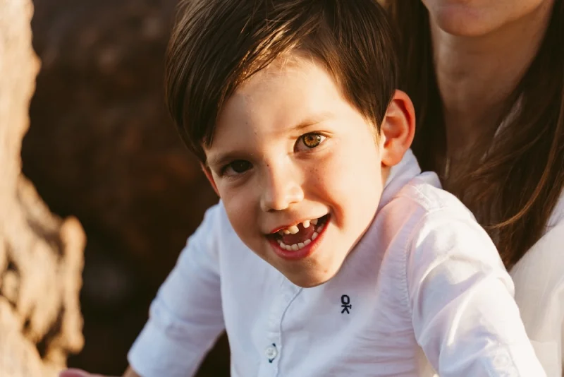 Shooting famille sur la plage de Cannes