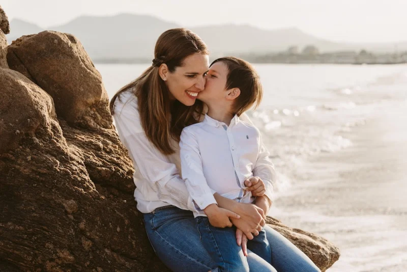 Shooting famille sur la plage de Cannes