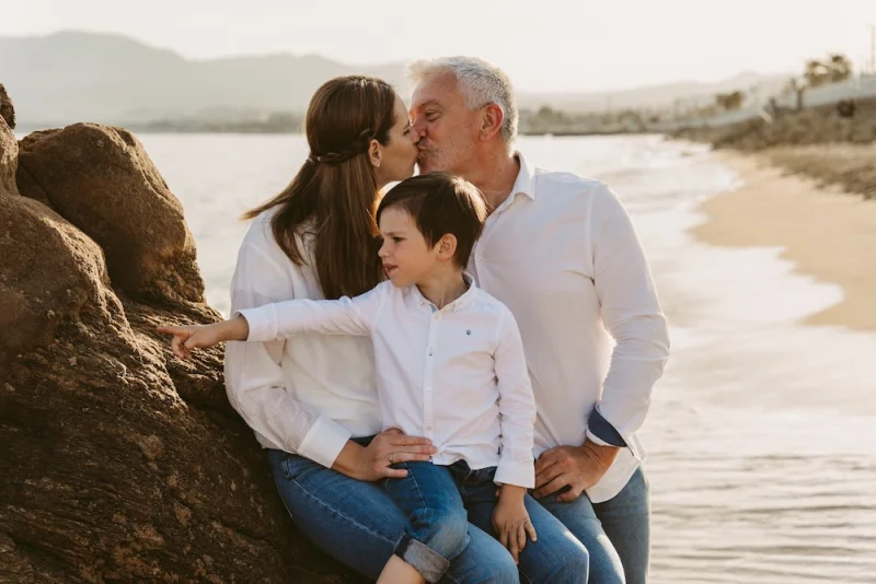 Shooting famille sur la plage de Cannes