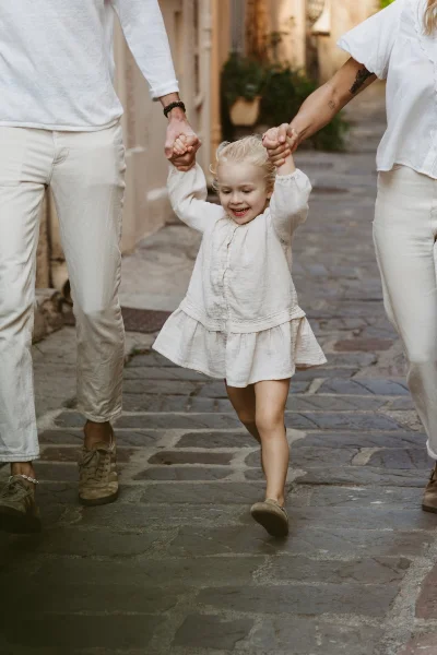 Séance famille au Suquet à Cannes