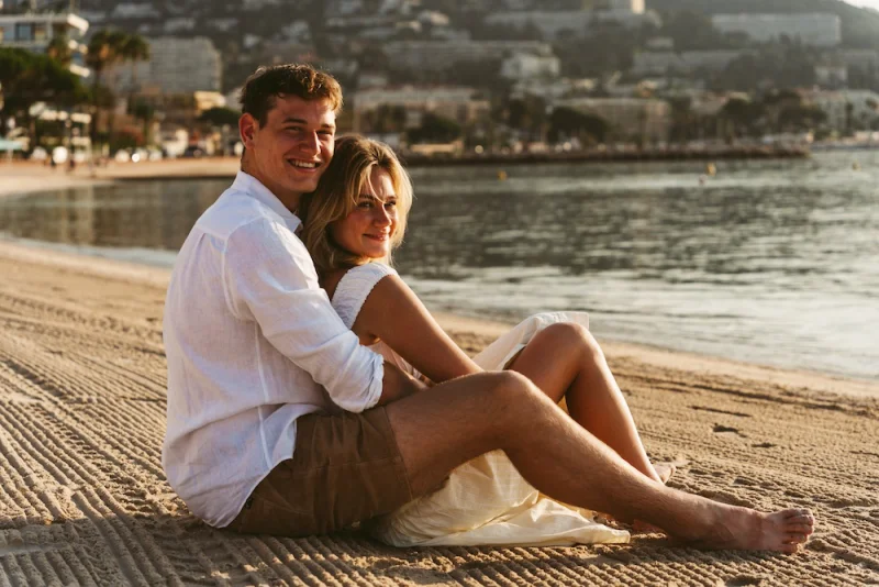 Séance couple à Cannes au lever du soleil