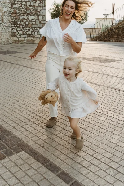 Séance famille au Suquet à Cannes