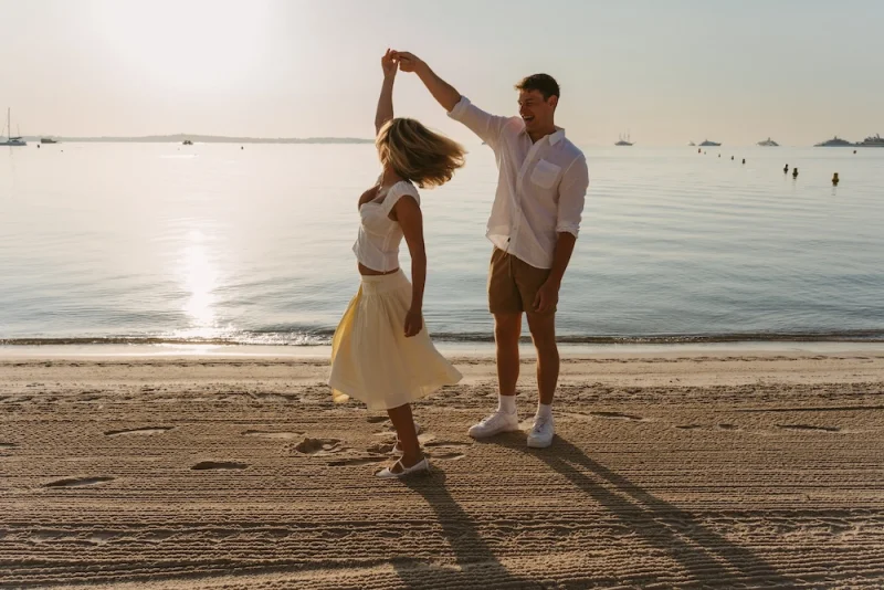 Séance couple à Cannes au lever du soleil