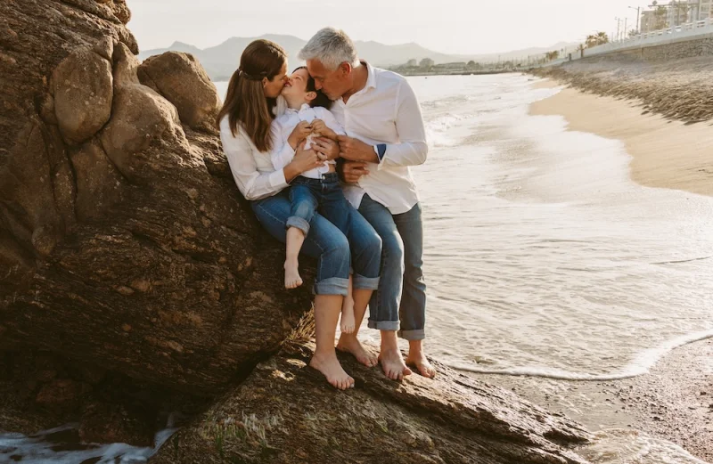 Shooting famille sur la plage de Cannes