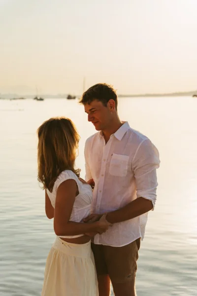 Séance couple à Cannes au lever du soleil
