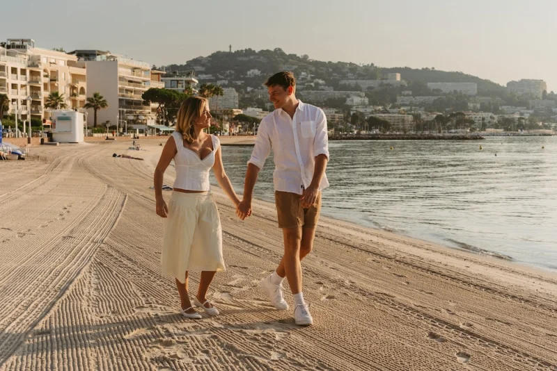 Séance couple à Cannes au lever du soleil