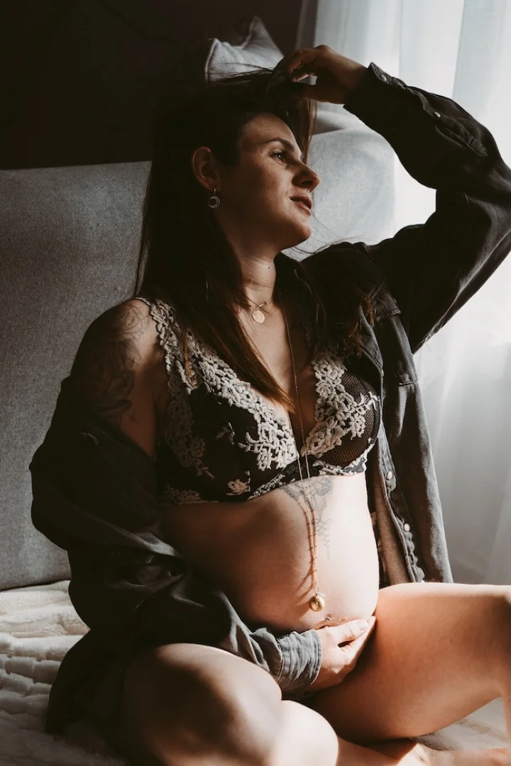 femme-boudoir-grossesse