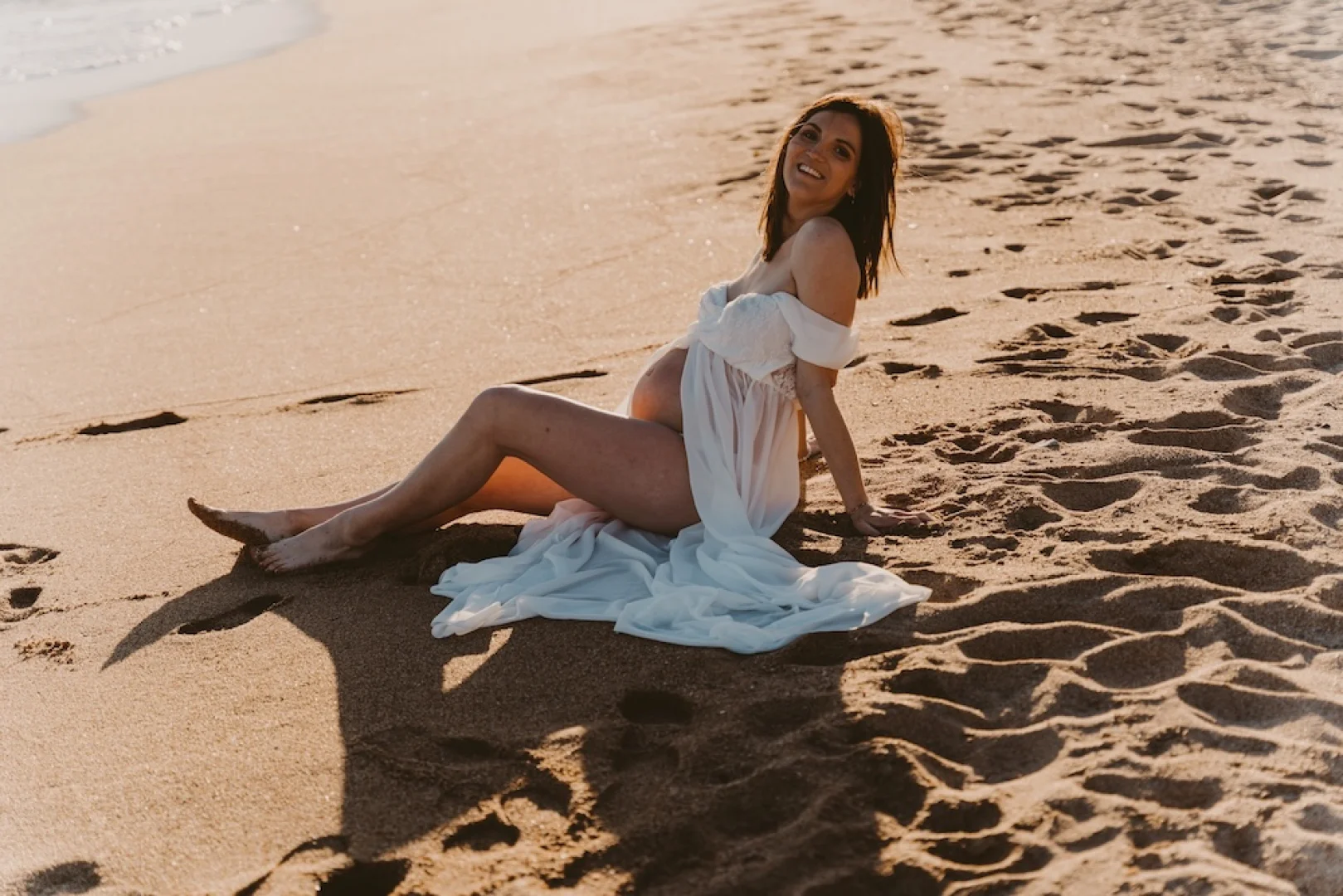 photo-de-grossesse-pieds-dans-le-sable