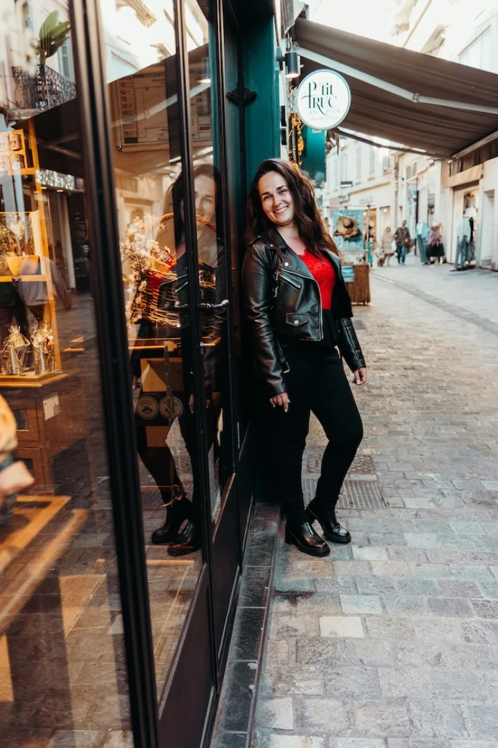 portrait-femme-rue-meynadier